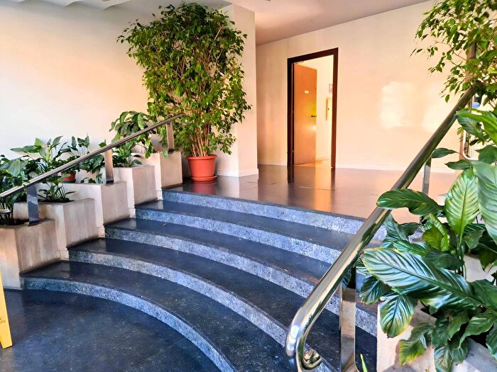 Appartamento quadrilocale in affitto in Via Monte Rosa, Monte Rosa Lotto, Milano