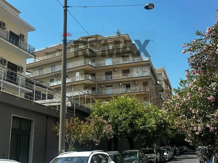 Appartamento con 5 locali in affitto in Via Salvatore Paola, Catania