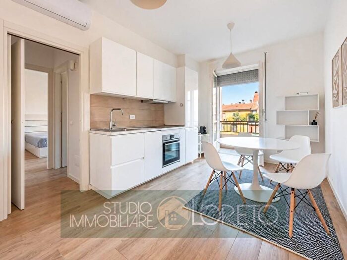 Appartamento trilocale in affitto in Via Tito Vignoli, Giambellino, Milano