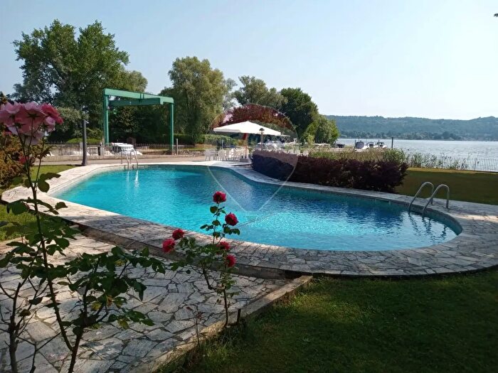 Appartamento trilocale in affitto in Dormelletto