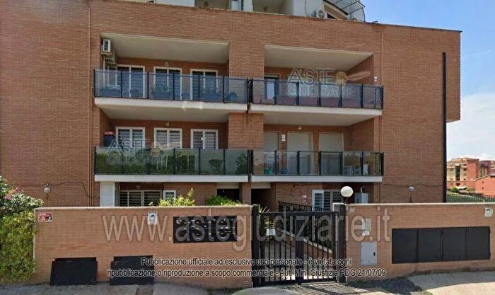 Appartamento trilocale in vendita in Via Cardinale Luigi Traglia, Roma