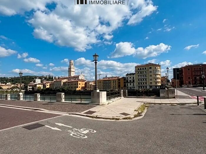 Appartamento quadrilocale in vendita in Via Prato Santo, Verona