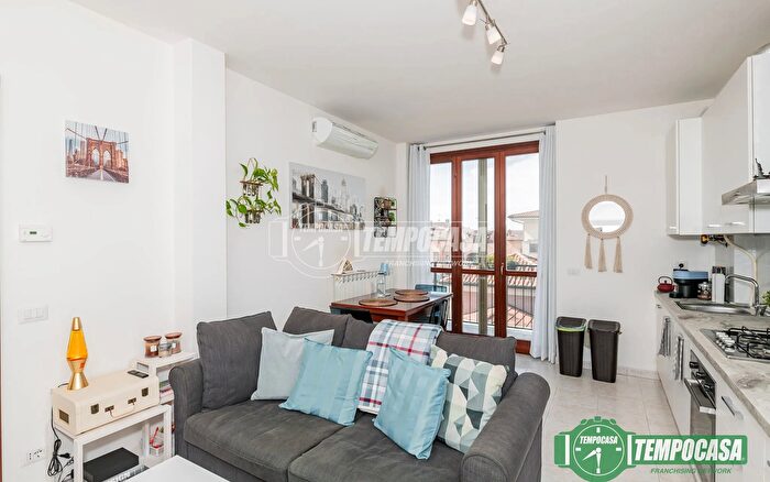 Appartamento trilocale in vendita in Largo Fontanili, Caselle Lurani