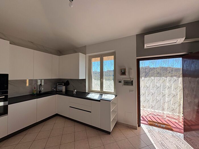 Appartamento quadrilocale in vendita in Via Enrico Toti, Fara In Sabina