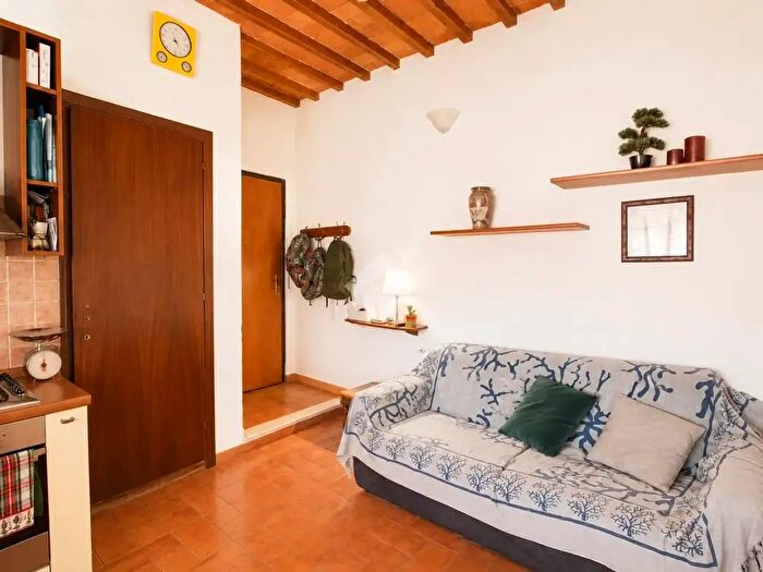 Appartamento trilocale in vendita in Via Unghero, Livorno