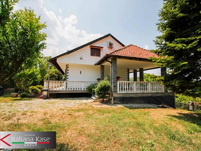 Casa con 6 locali in vendita in Via Asti, Lauriano