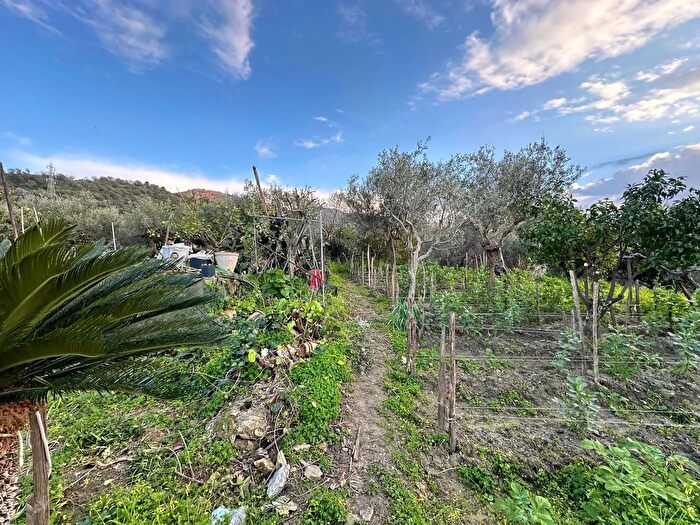 Casa con 5 locali in vendita in Vicolo SantElia Snc, Barcellona Pozzo Di Gotto