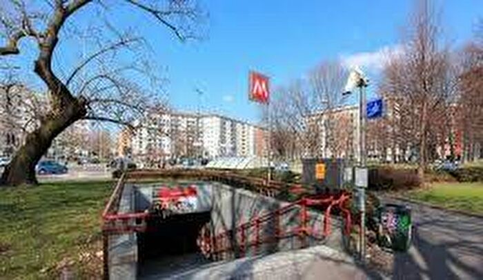 Appartamento bilocale in affitto in Viale Legioni Romane, Bande Nere, Milano