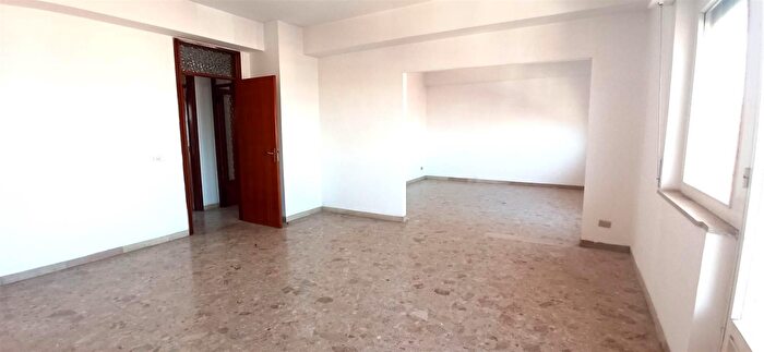 Appartamento quadrilocale in vendita in Via Filippini, Reggio Calabria