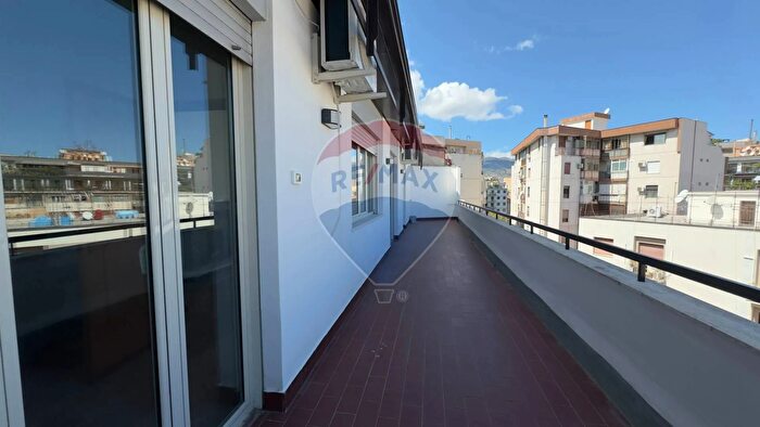 Appartamento con 5 locali in vendita in Via Tommaso Gargallo, Palermo