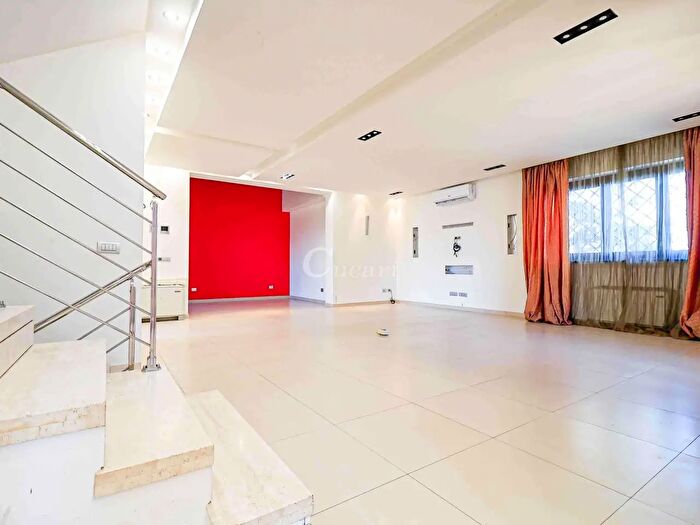 Casa con 8 locali in vendita in Via Enrico Fermi, Frascati