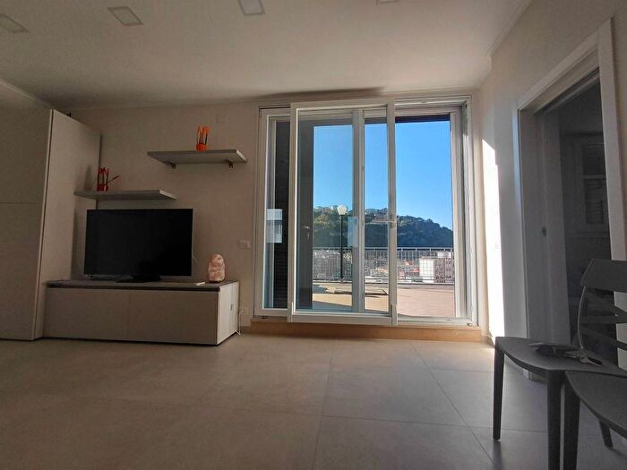Casa trilocale in affitto in Viale di Augusto, Fuorigrotta, Napoli