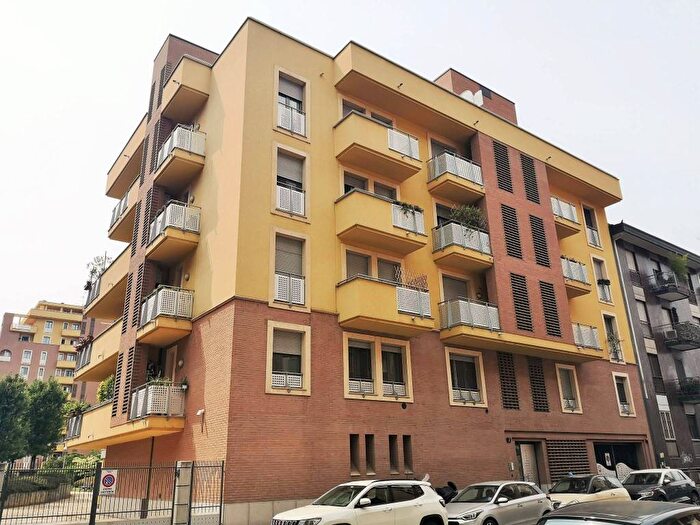Appartamento quadrilocale in affitto in Via Muzio Scevola, Lambrate, Milano