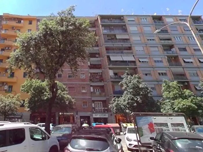 Appartamento trilocale in vendita in Viale Guglielmo Marconi, Roma