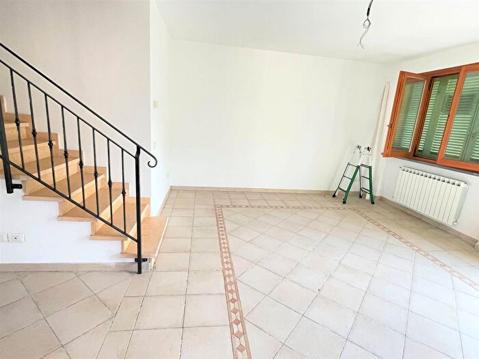 Casa con 5 locali in vendita in Viareggio