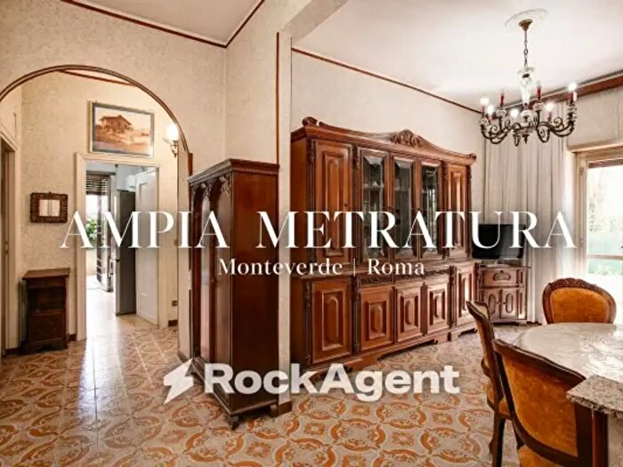 Appartamento quadrilocale in vendita in Via Pietro d'Assisi, Roma