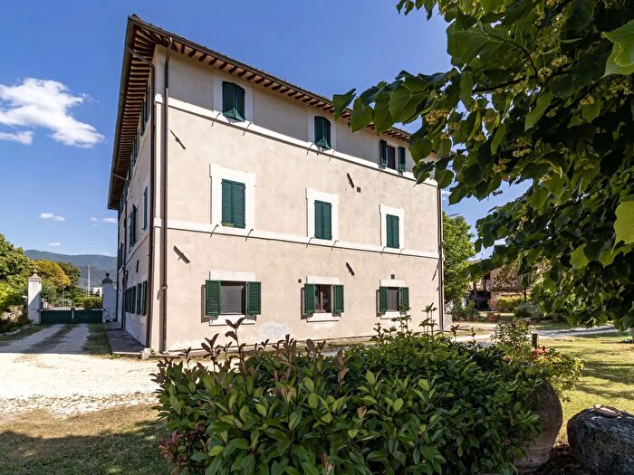 Casa con 5 locali in vendita in Frazione Azzano, Spoleto