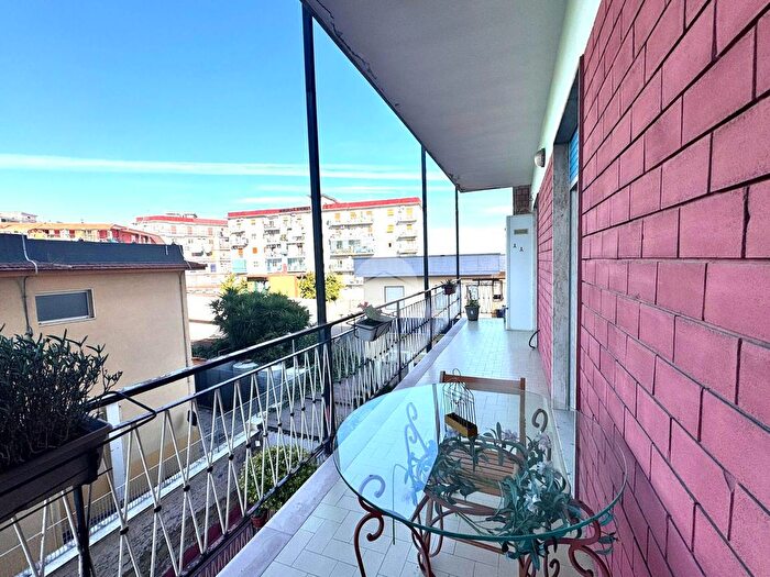 Appartamento trilocale in vendita in Via Meazza, Casoria