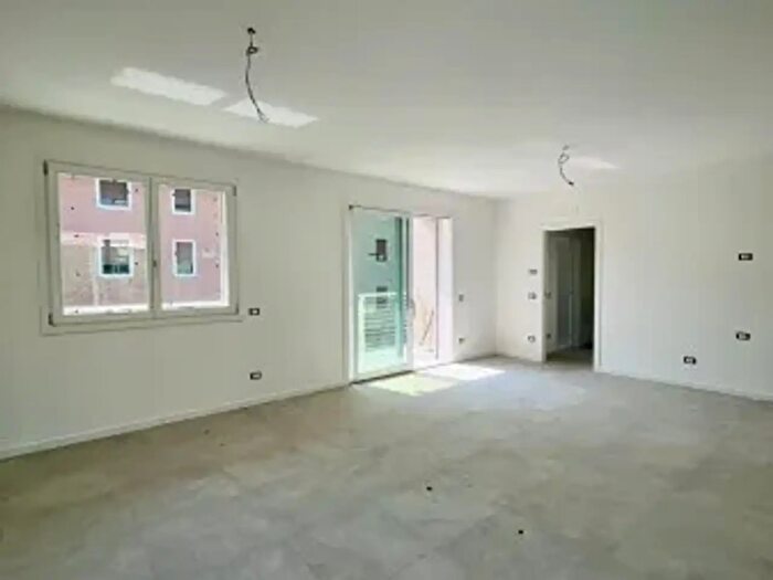Appartamento quadrilocale in vendita in Via Vaifro Sberna, Rezzato