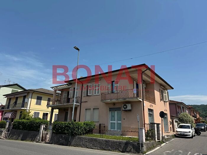 Appartamento con 6 locali in vendita in Via Amerigo Vespucci, Bolano