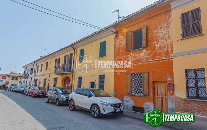 Casa trilocale in vendita in Via Roma, Cura Carpignano