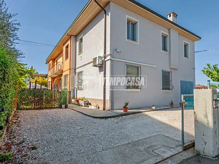 Appartamento quadrilocale in vendita in Via Emilia Interna, Castel Bolognese