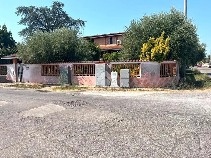Casa con 6 locali in vendita in Via Circonvallazione Mare Orientale, Ardea