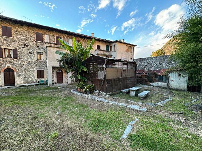 Casa con 5 locali in vendita in Via Piave, Novate Mezzola