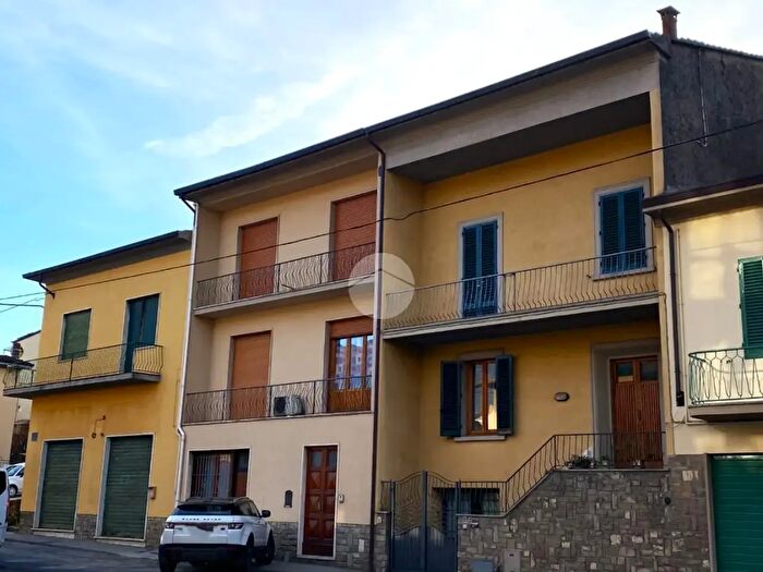 Casa con 10 locali in vendita in Via Val Bisenzio, Vaiano