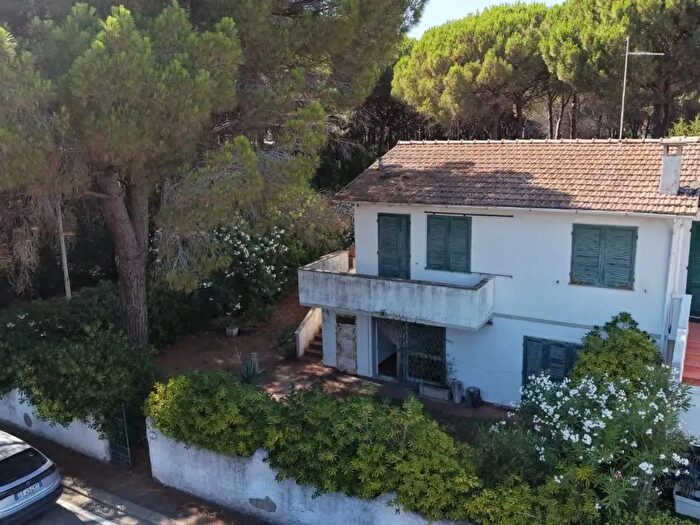 Casa con 6 locali in vendita in Rosignano Marittimo