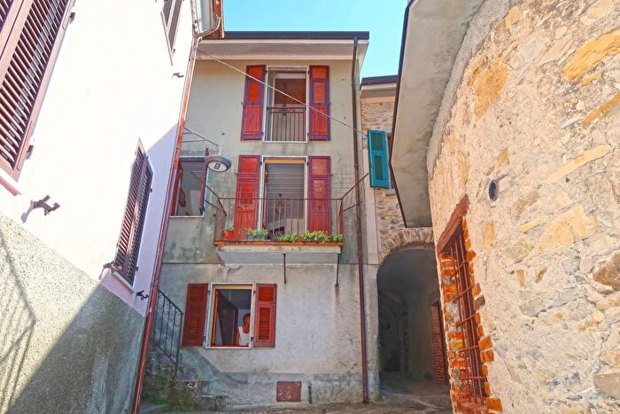 Casa quadrilocale in vendita in Bagnone