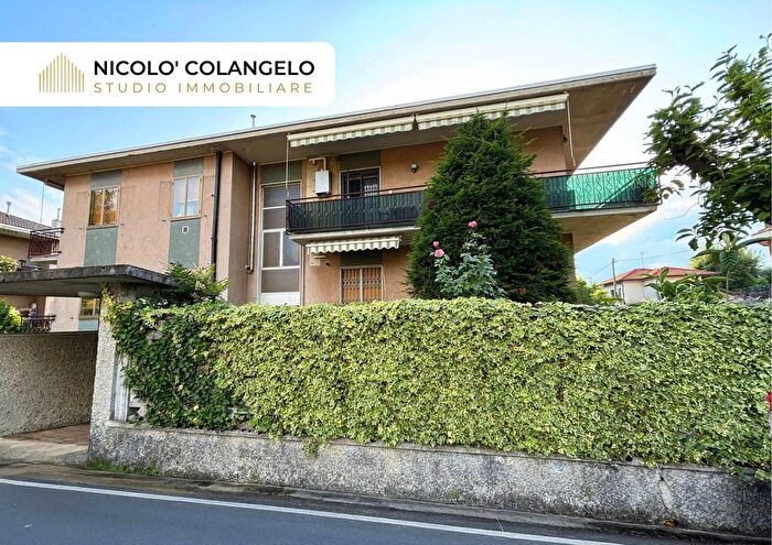 Appartamento trilocale in vendita in Via Cesare Pavese, Caronno Pertusella