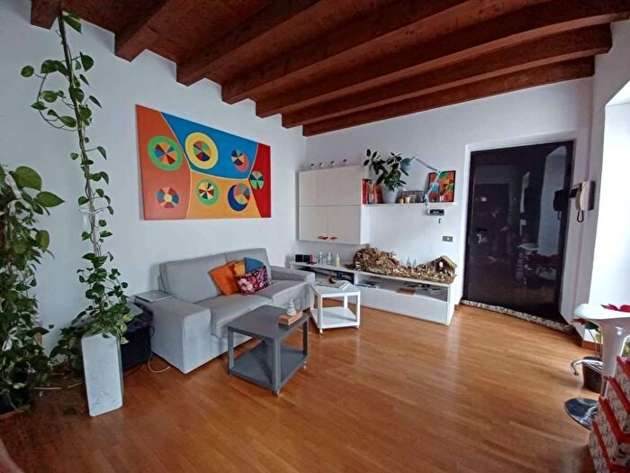 Appartamento bilocale in affitto in Via Milano, Borghi, Como
