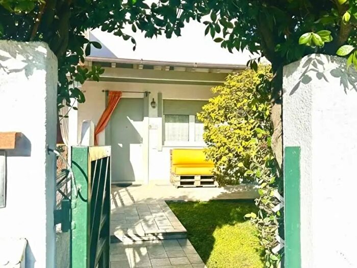 Casa con 5 locali in vendita in Massa