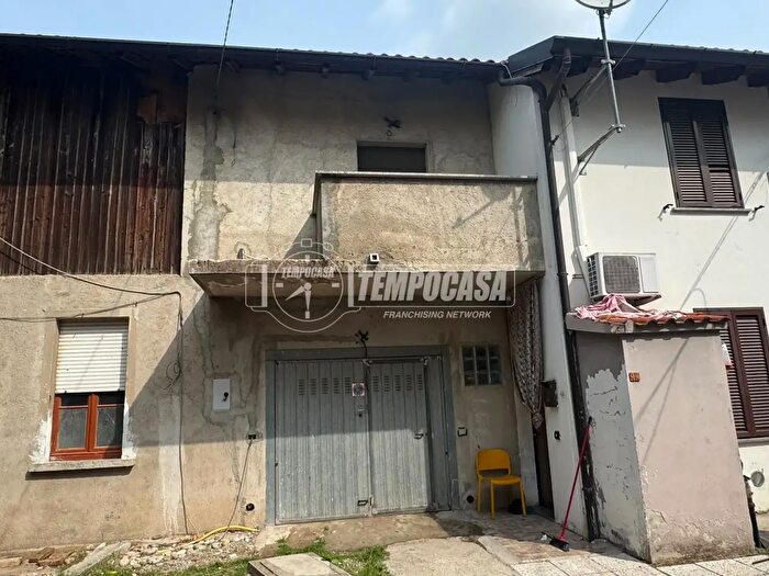 Casa bilocale in vendita in Via Vittorio Veneto, Lentate Sul Seveso