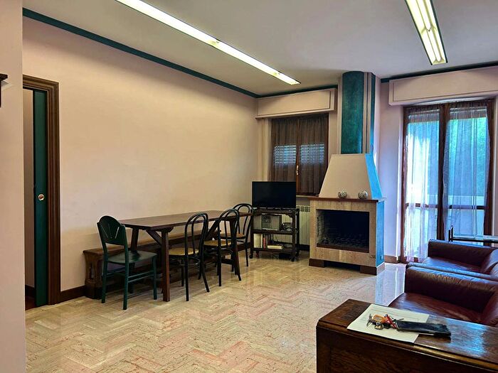 Appartamento trilocale in vendita in Via Garibaldi, Foligno