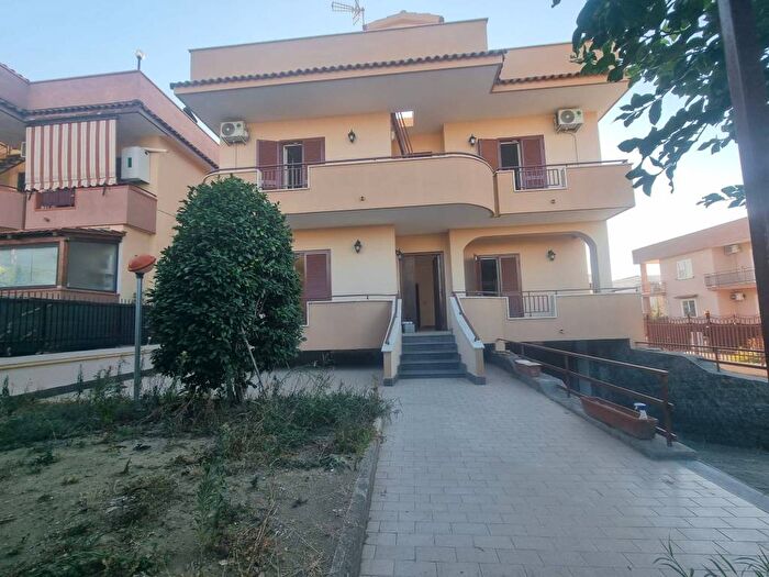 Casa quadrilocale in affitto in Traversa Prima Viale Giove, Lago Patria, Giugliano in Campania