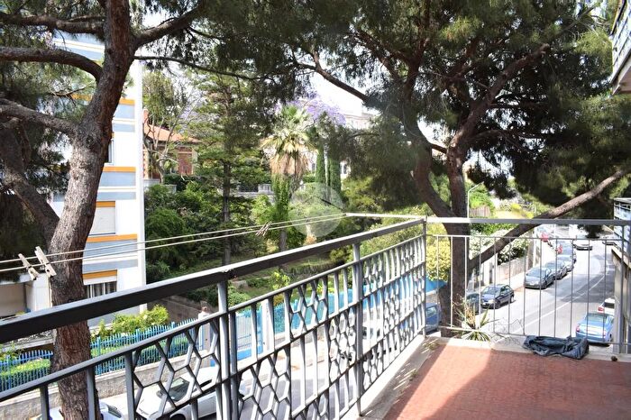 Appartamento trilocale in vendita in Via Giacomo Longo, Messina