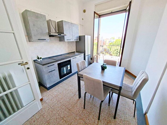 Appartamento quadrilocale in affitto in Piazza Adigrat, Plebisciti Susa, Milano