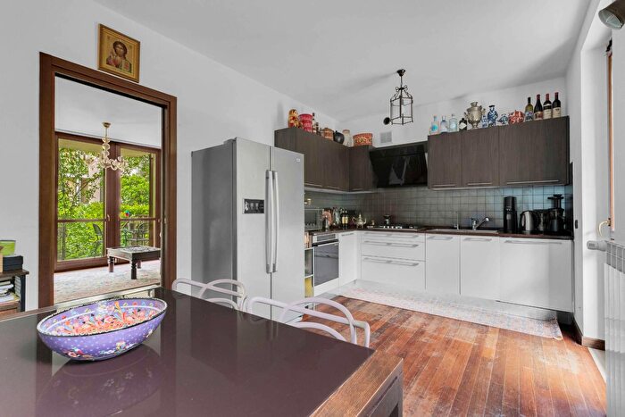 Casa con 9 locali in vendita in Via Rutilia, Milano