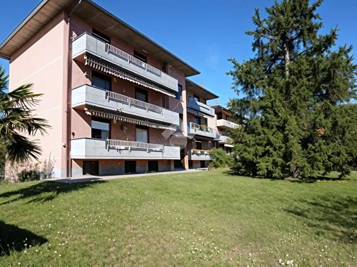 Appartamento trilocale in vendita in Via Grandi, Cassano Magnago