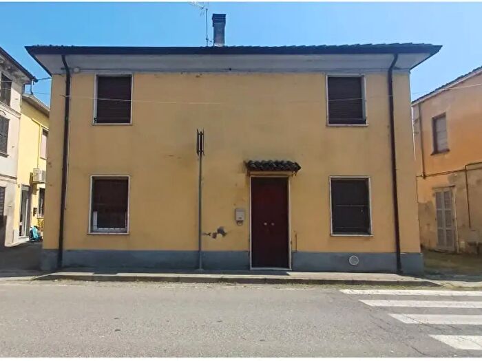 Casa quadrilocale in vendita in Casanova Lonati