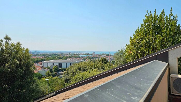 Casa con 14 locali in vendita in Gabicce Mare