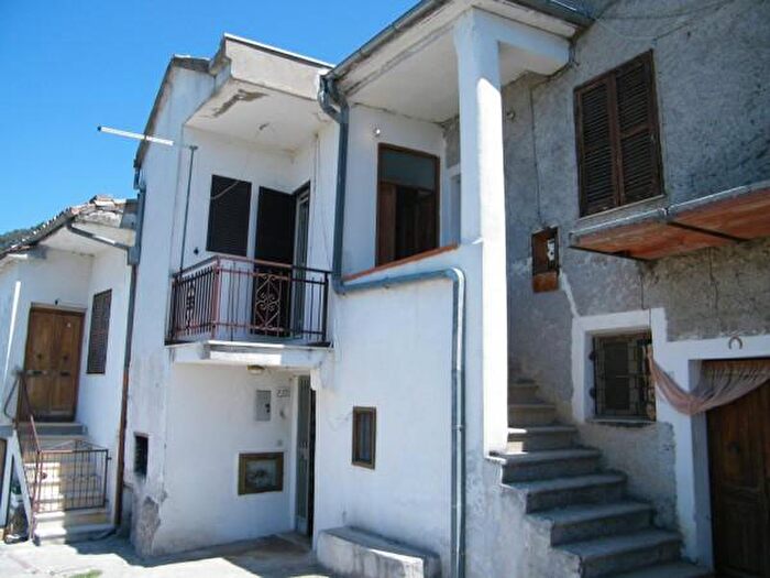 Casa con 6 locali in vendita in Via Fontana Scurano, Alatri