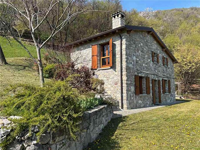 Casa quadrilocale in vendita in Vicolo delle Betulle, Adrara San Martino