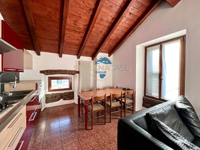 Appartamento trilocale in vendita in Via Nembrini, Nembro