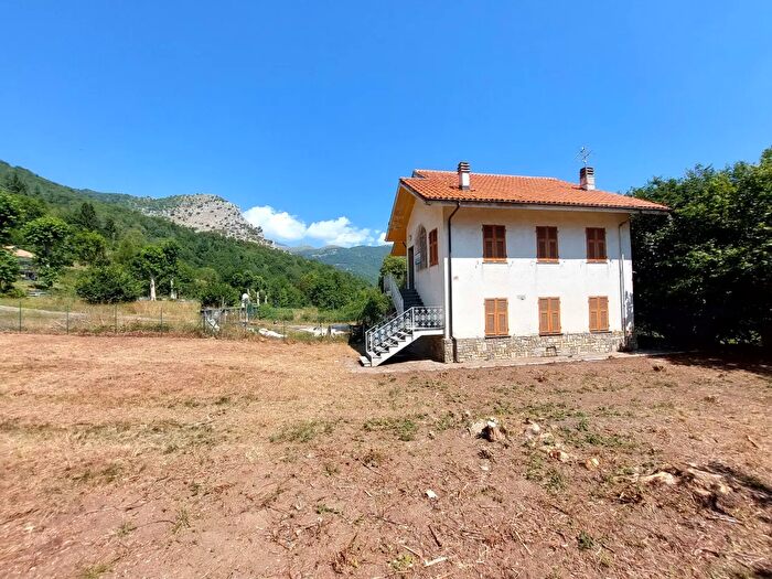 Casa quadrilocale in vendita in Strada Statale, Pornassio
