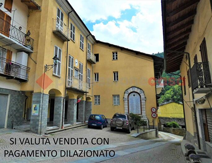 Appartamento quadrilocale in vendita in Piazza Umberto I, Perrero