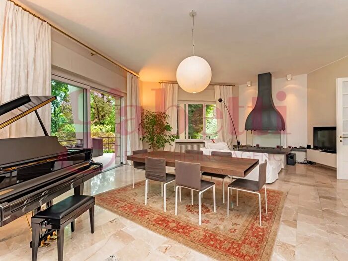 Casa con 7 locali in vendita in Via Volturno, Bergamo