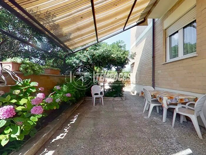Appartamento trilocale in vendita in Via Pattada, Fiumicino